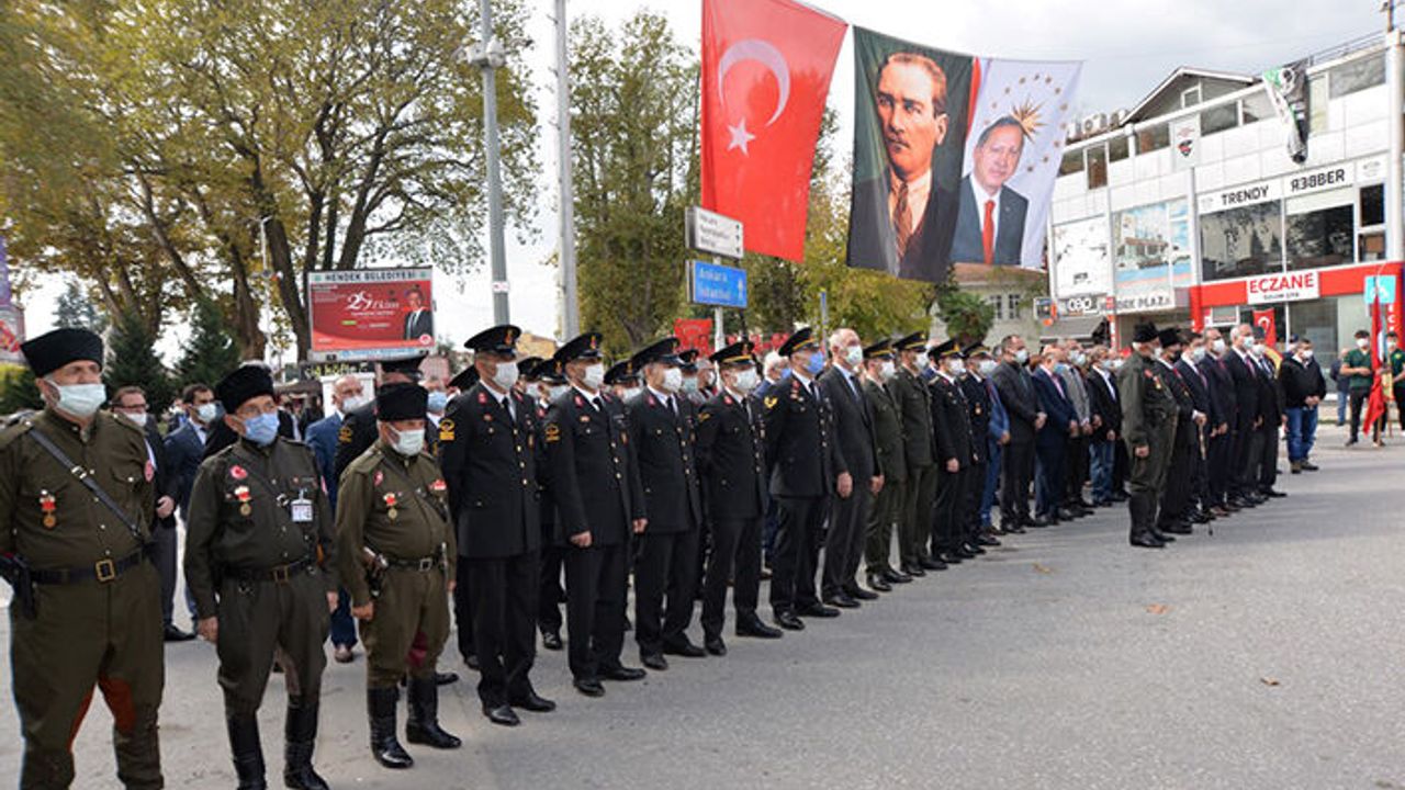 Hendek’te Cumhuriyetin 98. Yıl Kutlamaları Törenle Başladı