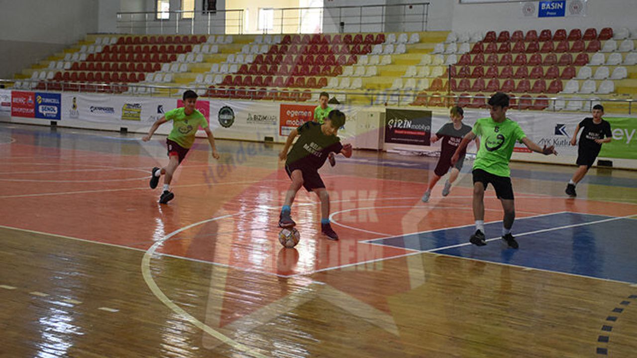 Okul Sporları Yıldız Erkekler Futsal müsabakaları başladı.