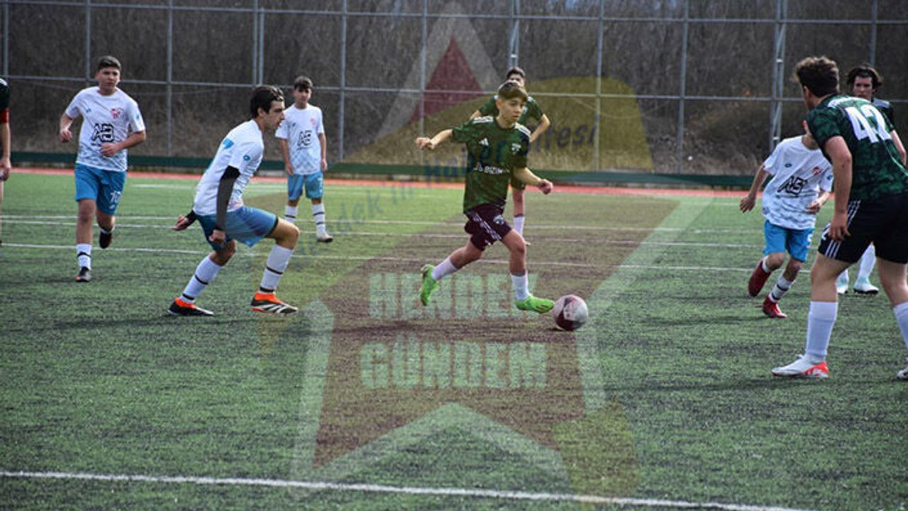 U-17 maçında Yeşiller Gençlikspor Farklı Kazandı