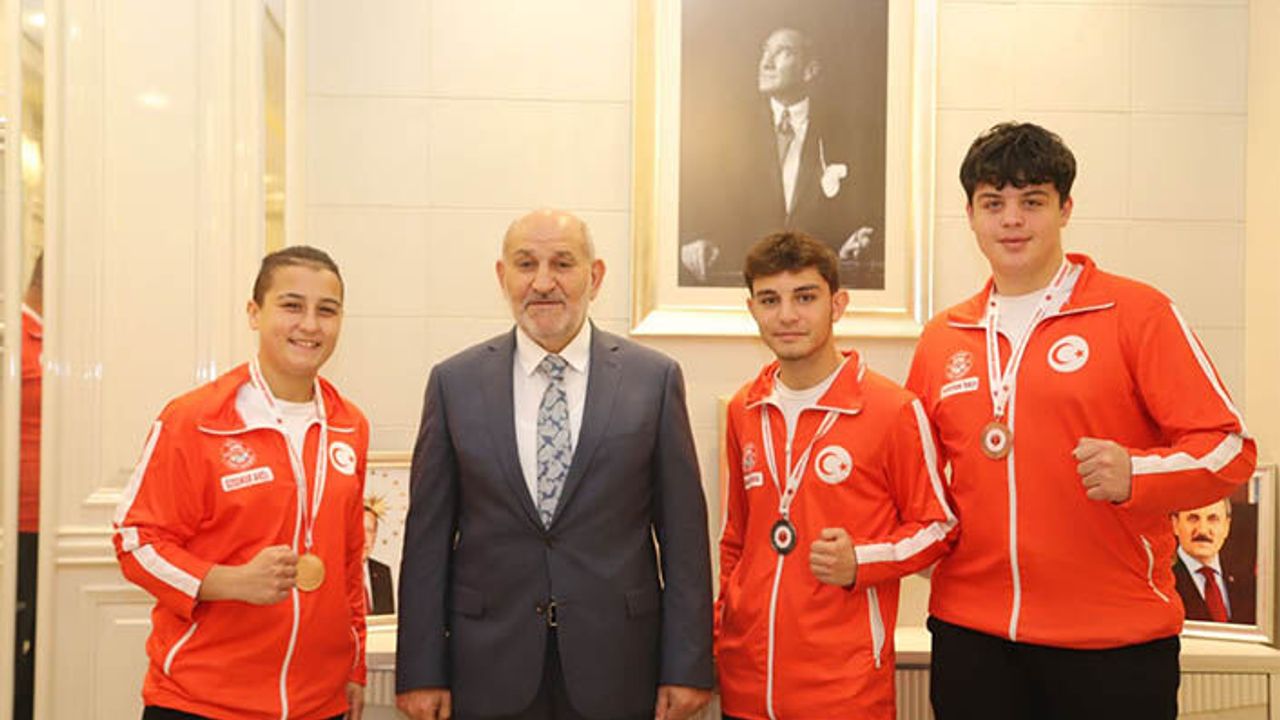 Hendek Şampiyonlar Fıght Akademi Spor Kulübünden, Başkan Püsküllü'ye ziyaret