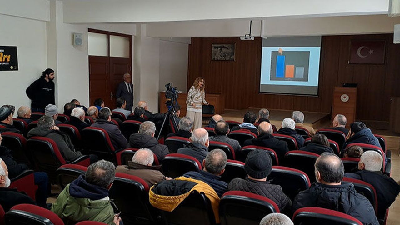 Arıcılara Arı Yetiştiriciliği ve Hastalıkları Konusunda Eğitim Verildi