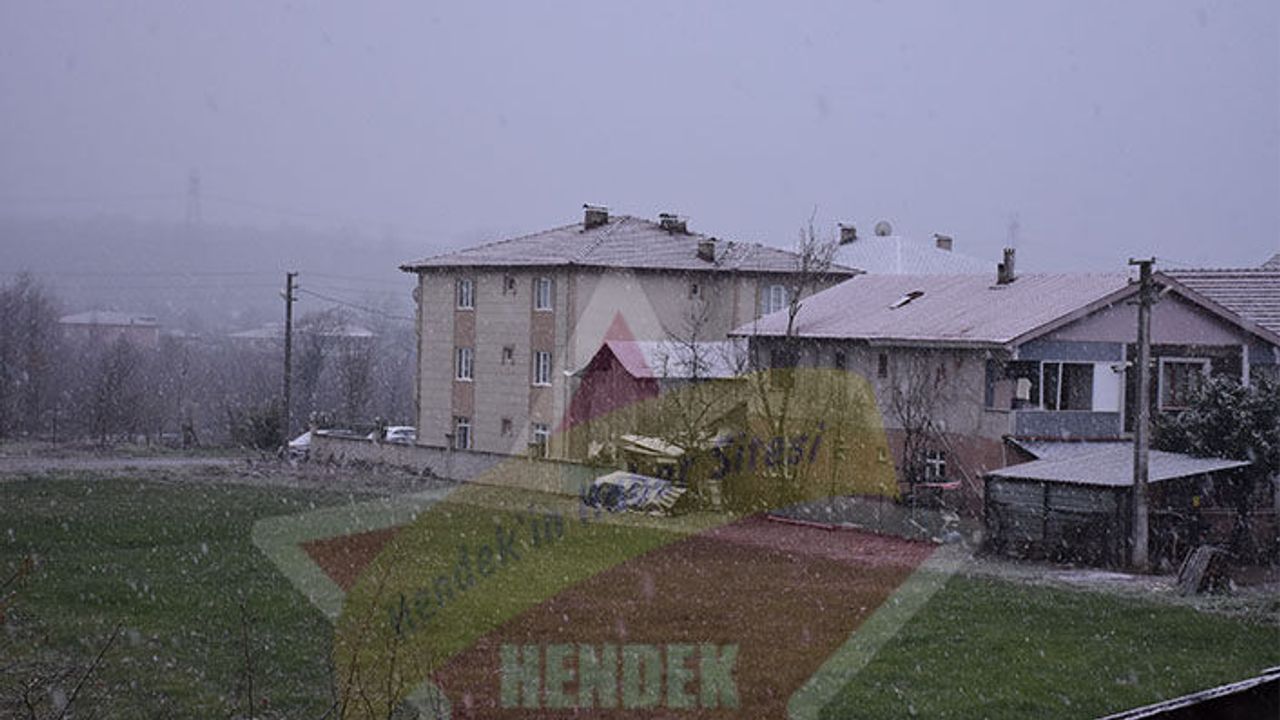 Hendek Merkezinde Kar Yağışı Başladı