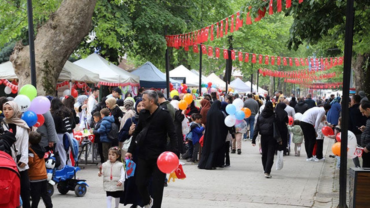 Hendek’te 23 Nisan’a Özel İlklerle Dolu Çocuk Şenliği Düzenlendi