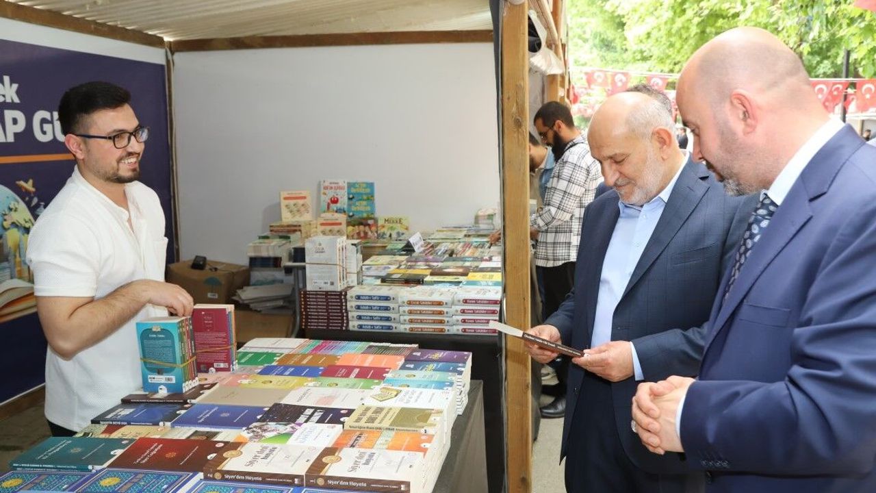 Kitapseverler Hendek’te Kitap Günleri Etkinliğinde Buluştu
