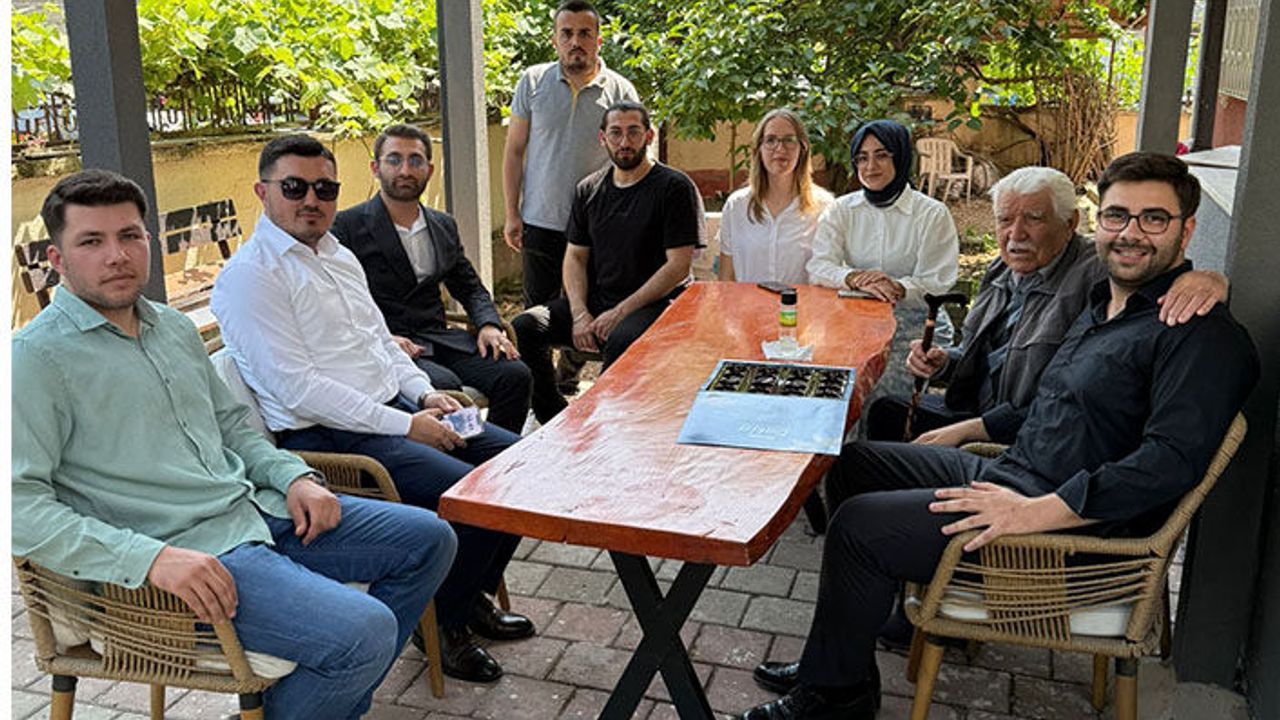 AK Parti Gençlik Kolları’ndan Bayramda Anlamlı Ziyaretler