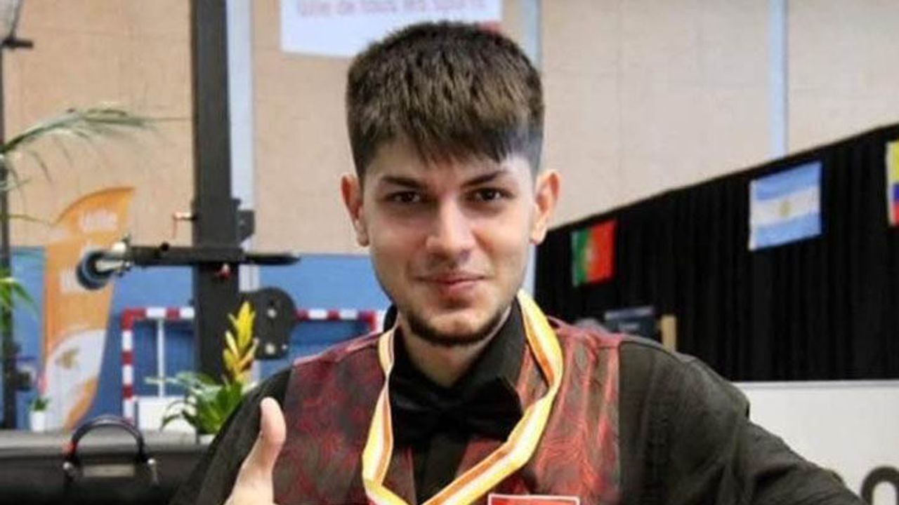 Seymen Özbaş Bilardo Gençler Dünya İkincisi Oldu
