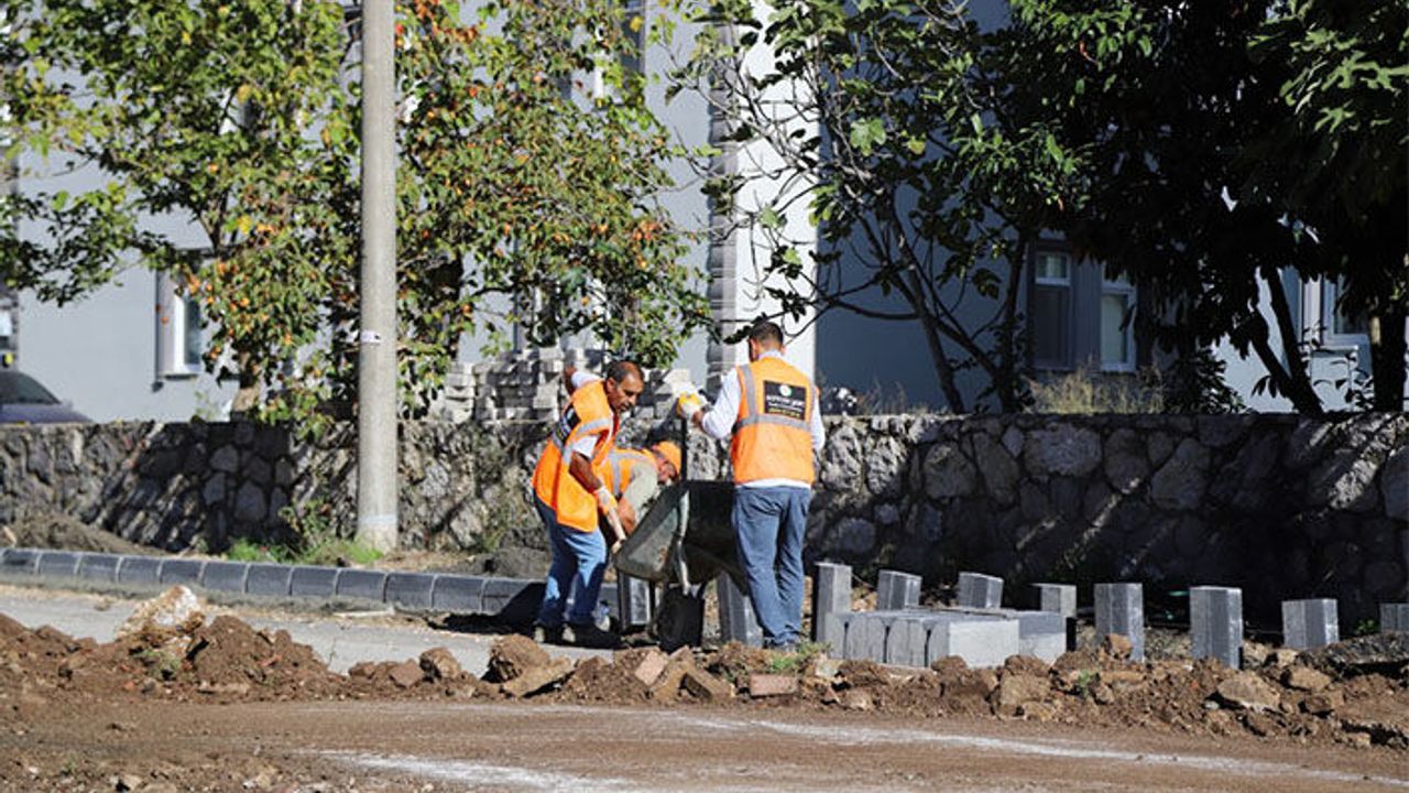 Yenimahalle’de 4 Sokakta Hummalı Çalışmalar Sürüyor