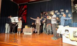 “Sevgili Yönetmenim” Adlı Tiyatro Gösterisine Büyük İlgi