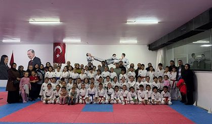 Hendek’te 110 Karateci Üst Kuşağa Terfi Etti