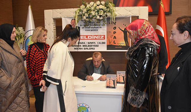 Aygüneş, İmza Günü ile Kitabını Tanıttı
