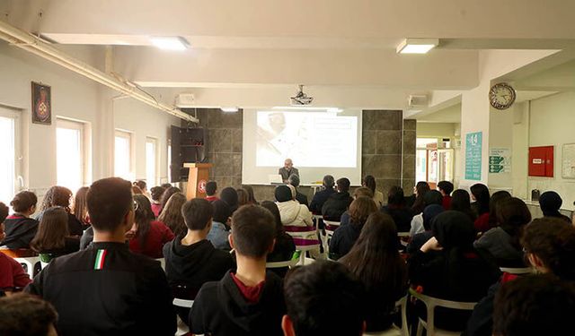 Mehmet Akif Ersoy’un Hayatından Ders Niteliğinde Kesitler