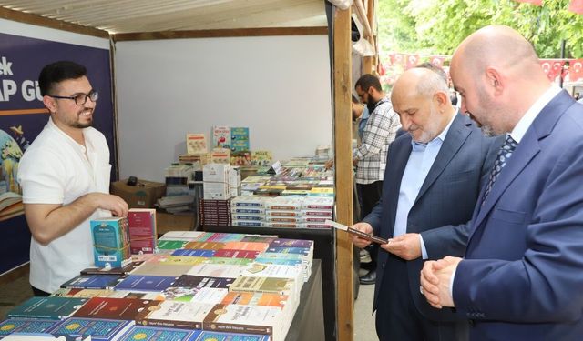 Kitapseverler Hendek’te Kitap Günleri Etkinliğinde Buluştu
