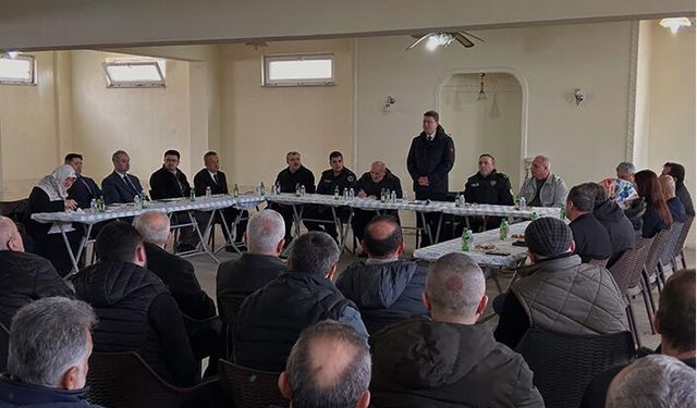 İlçe Protokolü Akova’da Vatandaşlarla Buluştu