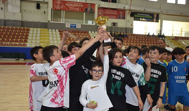 Yeşilyurt O.O Küçük Erkekler Futsal Şampiyonu