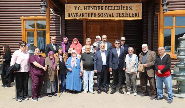 Huzurevi Sakinlerine Anneler Günü Kahvaltısı