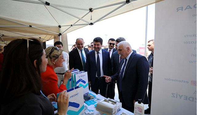 Hendek MYO’dan etkinliklerle dolu Kariyer Zirvesi