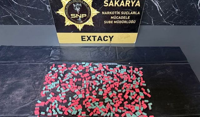 Hendek’te Uyuşturucu Operasyonu: 465 Adet Ecstasy Hap Ele Geçirildi