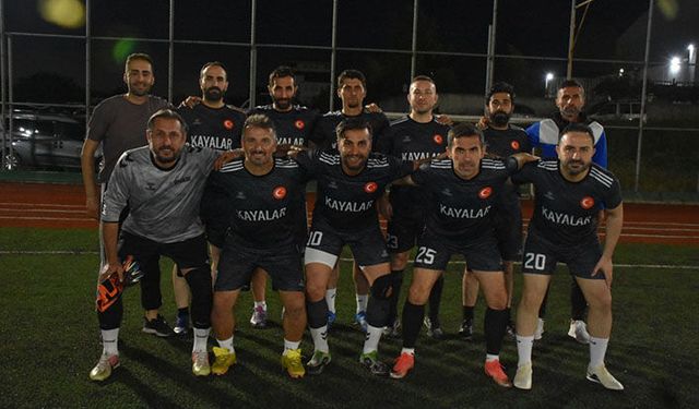 Gol Düellosunun Kazananı Kayalar, Çeyrek Finalde