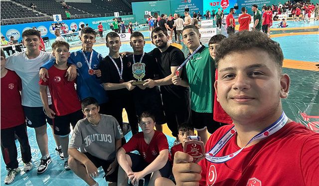 Minikler Güreş Türkiye Şampiyonasından Büyük Başarı İle Döndü