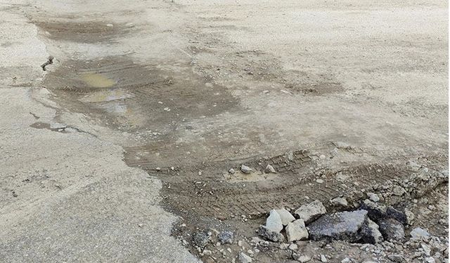 Vatandaşlar Yetkililere Seslendi; Yollar Kazılıyor, Kapatılmıyor
