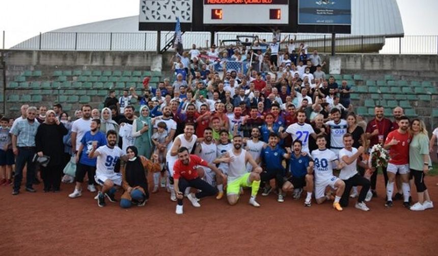 3.Lig'e yükselen Hendekspor'un tarihi karşılaşmasında objektiflerimize yansıyan fotoğraflar...