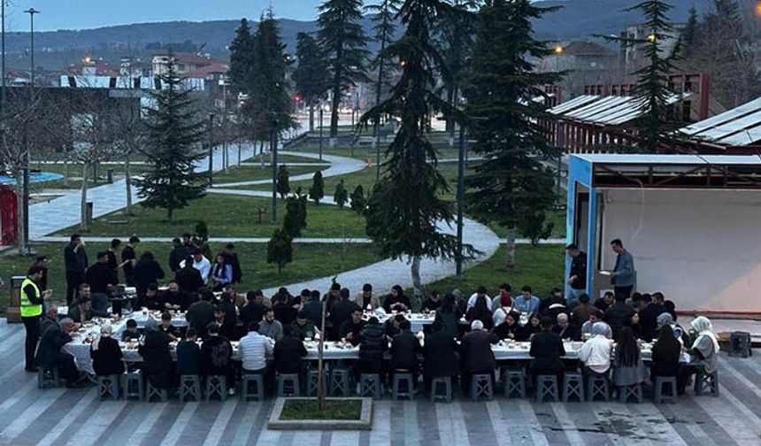 Hendek’te Ak Gençlik İftarda Buluştu
