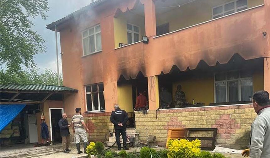 Hendek’te Mutfak Yangını İtfaiye Tarafından Söndürüldü