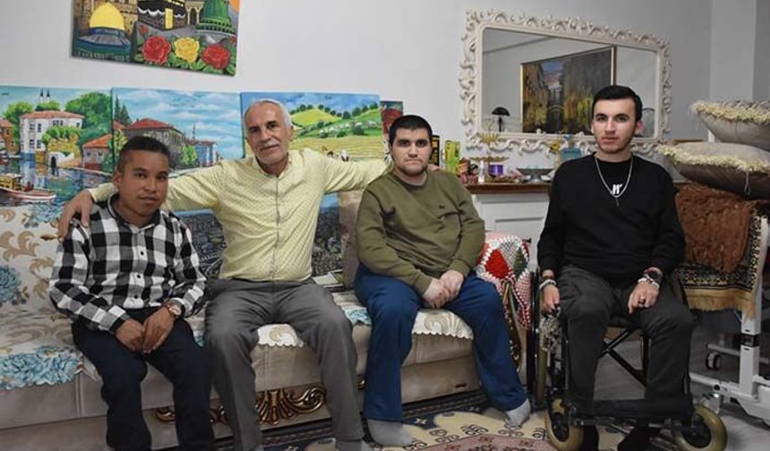 3 Engelli Oğluna Hem Annelik, Hem Babalık Yaptı