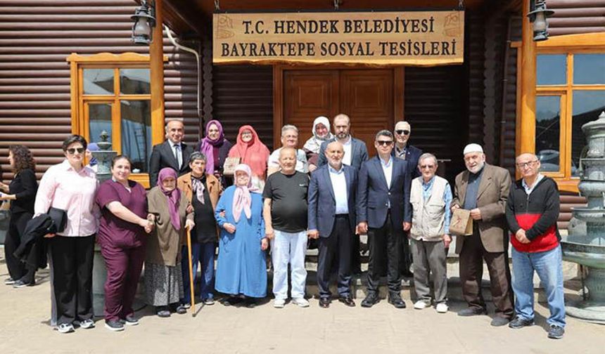 Huzurevi Sakinlerine Anneler Günü Kahvaltısı