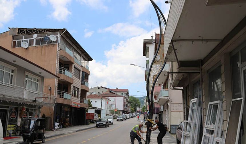 Hendek’te Remzi Efendi Caddesi Modern Aydınlatmaya Kavuşuyor