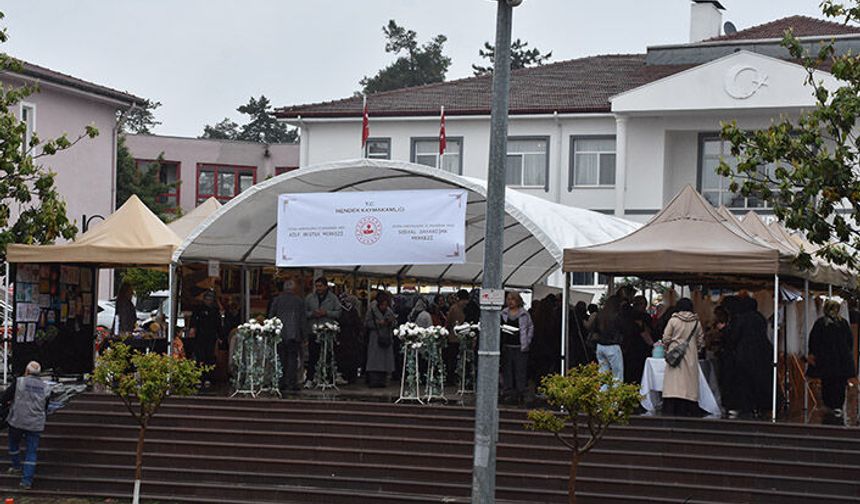 Hendek’te ADEM ve SODAM’dan Yıl Sonu Sergisi