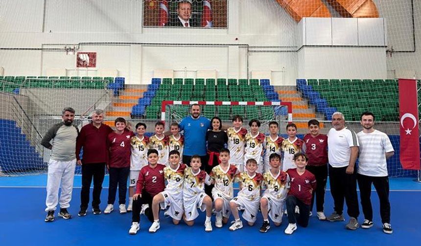 Hendek Şehit Mahmutbey Ortaokulu Grup 1. Maçına Çıkıyor