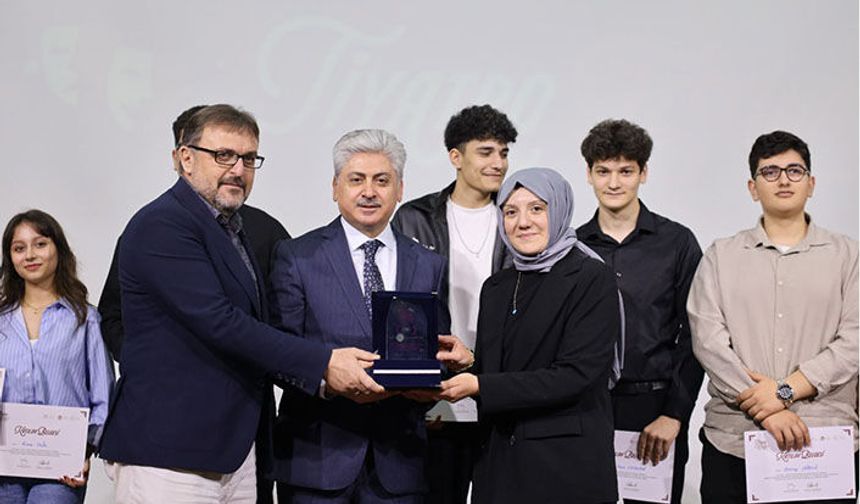 Hendek Orhangazi Anadolu Lisesi 2 Ödülle Döndü