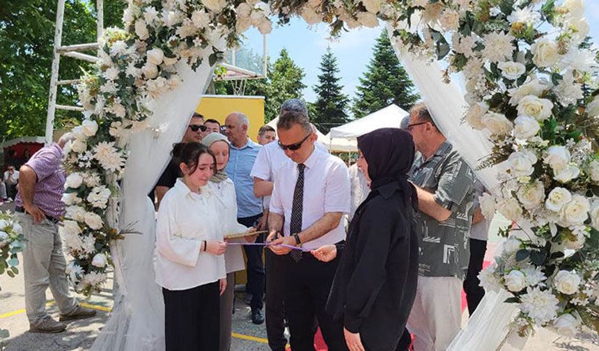 Atike Hanım Anadolu Lisesi’nde 313 Eserlik Görsel Sanatlar Sergisi Açıldı