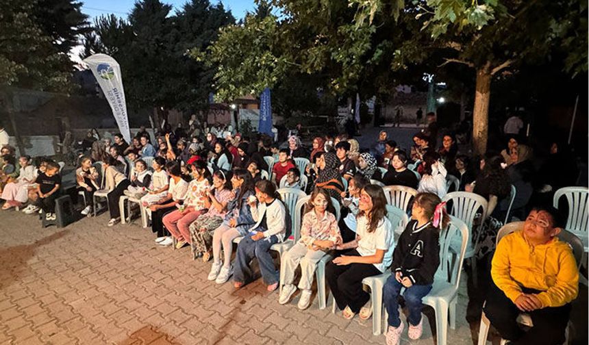 Mahallemde Neşe Var etkinliği Geyve, Kocaali ve Hendek'te çocukları buluşturdu