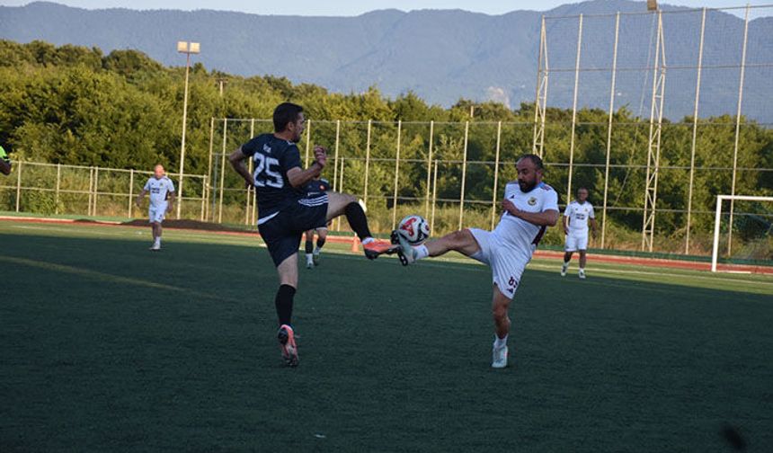 Kayalar, 2. Yarıda Yarı Finale Yükseldi