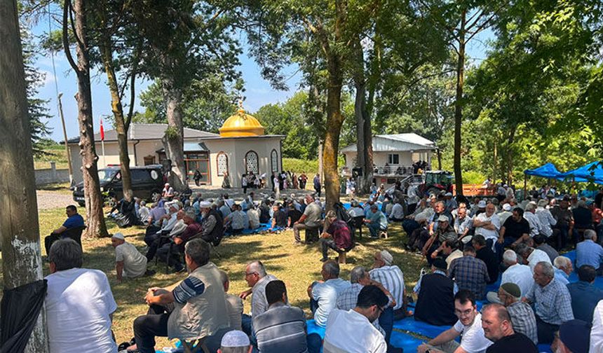 725. Şeyh İzzettin İsmail Anma ve Hacet Bayramı Programı Gerçekleştirildi