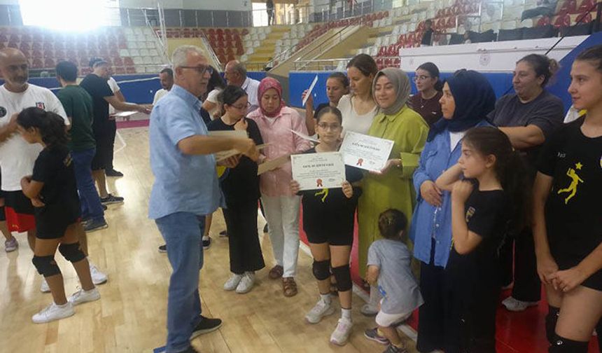 Kuşaklararası Voleybol Etkinliği Düzenlendi