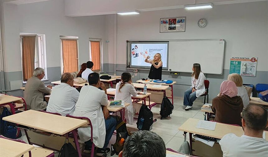 Hendek Atike Hanım Lisesi Öğretmenlerine Tip 1 Diyabet Eğitimi Verildi