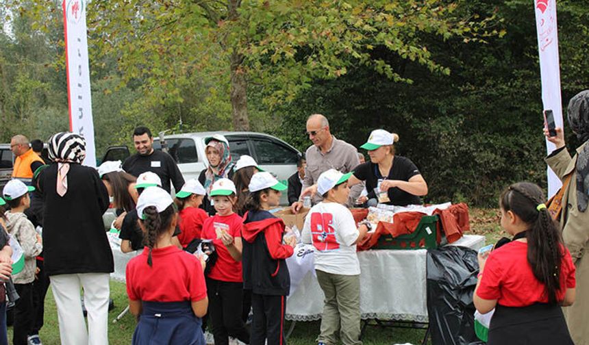 Öğrenciler Kurtköy Barajı İçin El Ele Verdi