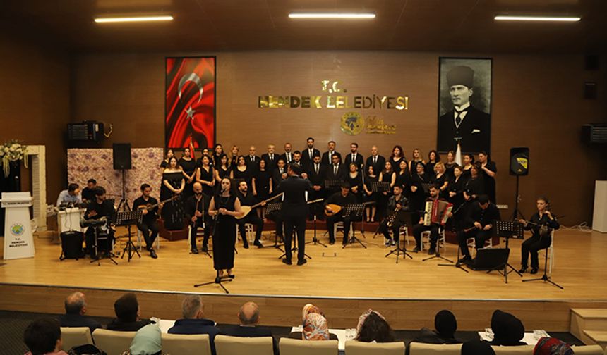 Hendek’te Cumhuriyet Coşkusu Türkülerle Taçlandı