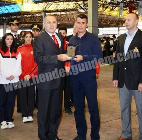 HENDEK’TE SPORCULAR ÖDÜLLENDİRİLDİ